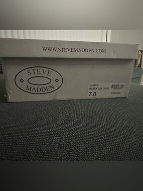 Steve Madden Box in Gray and Black